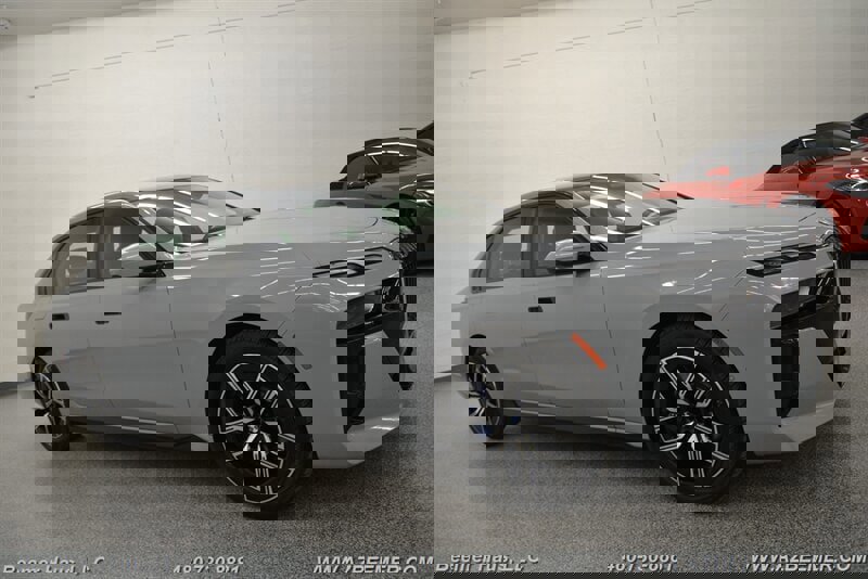 Used 2023 BMW 760i xDrive w/ Parking Assistance Package image 7