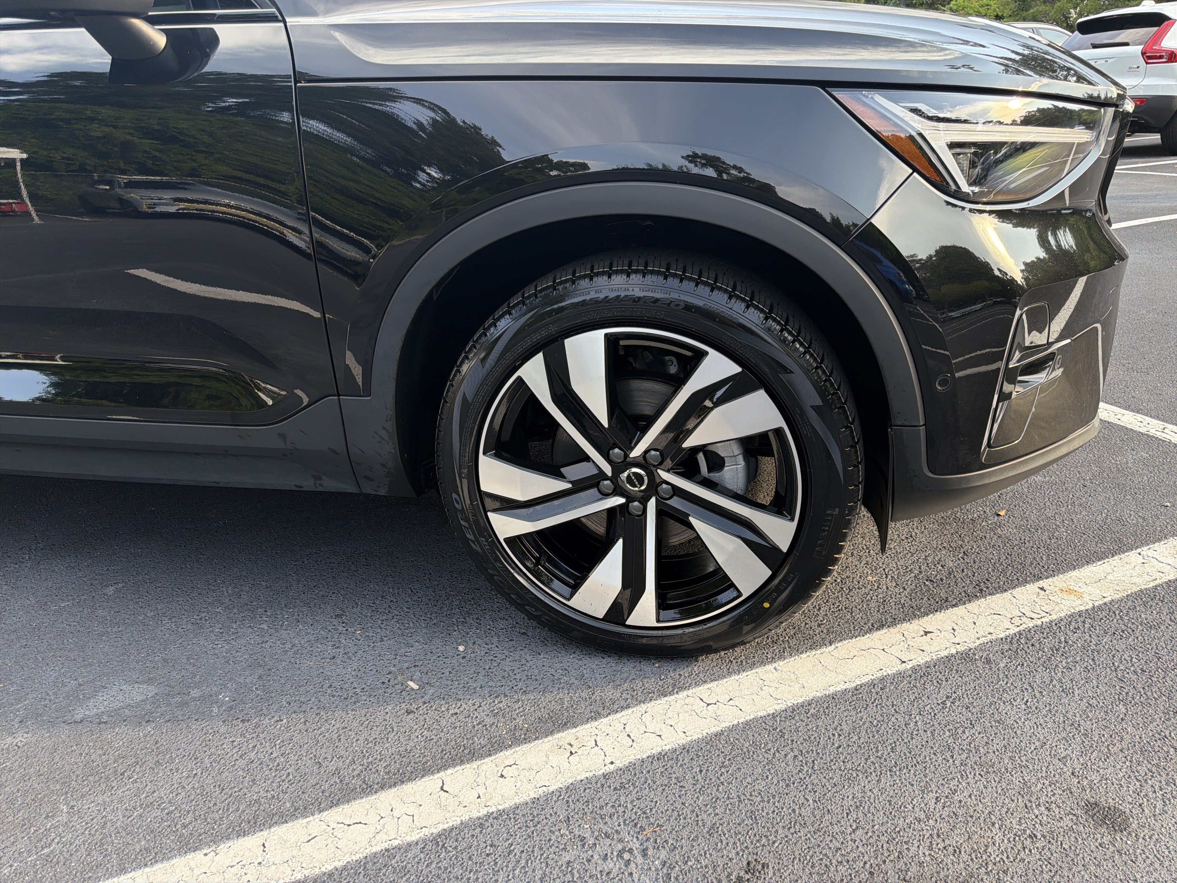 Used 2025 Volvo XC40 B5 Ultra AWD/4WD image 13
