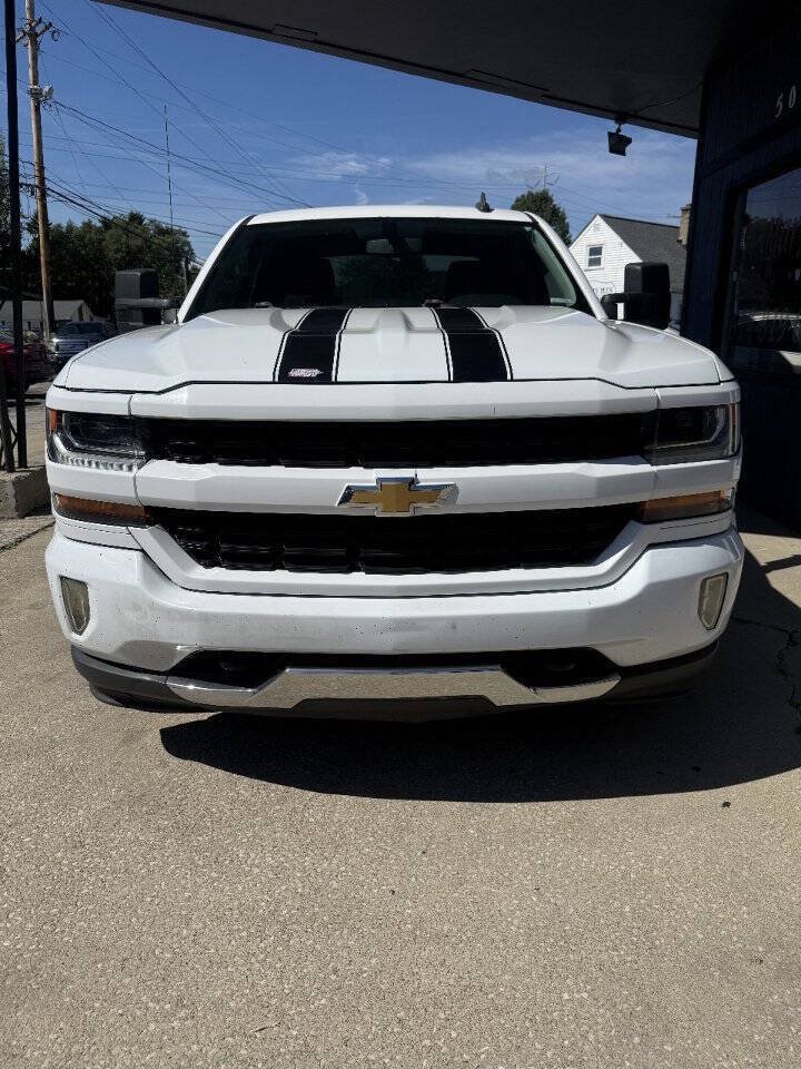 Used 2017 Chevrolet Silverado 1500 LT w/ All Star Edition AWD/4WD image 2