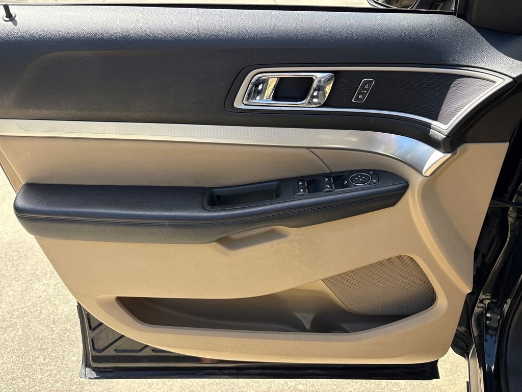 Used 2017 Ford Explorer XLT w/ Equipment Group 202A image 15