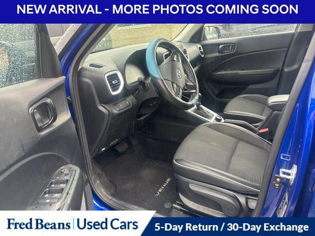 Used 2023 Hyundai Venue Limited w/ Cargo Package FWD image 8