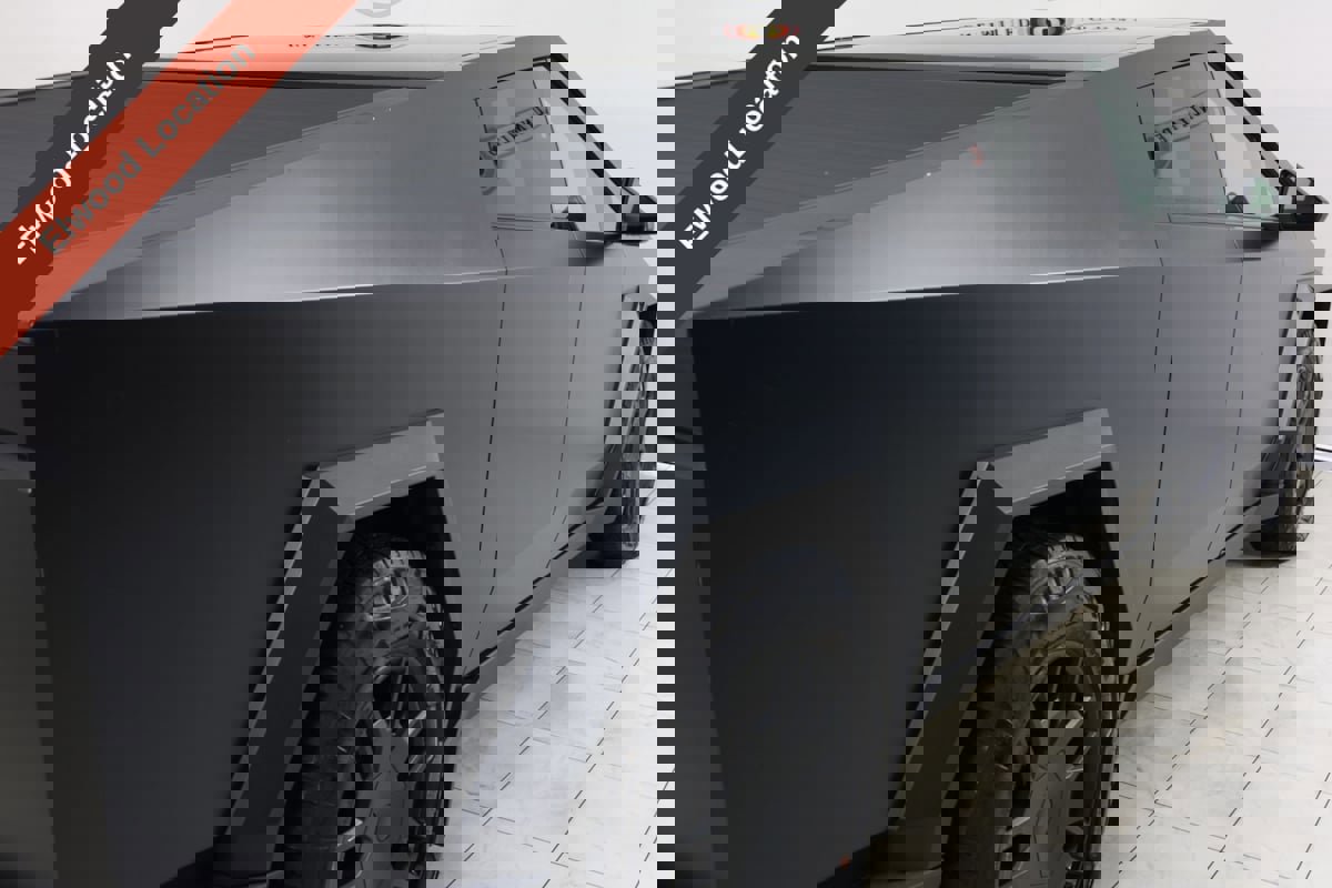 Used 2024 Tesla Cybertruck AWD Crew Cab image 40