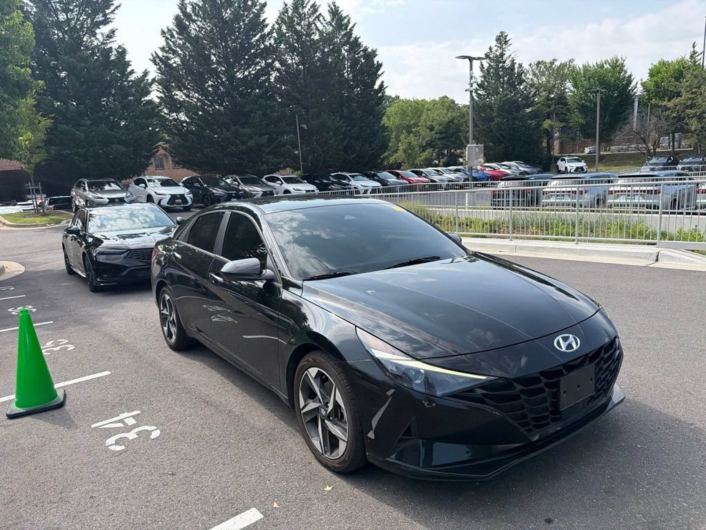 Used 2023 Hyundai Elantra SEL w/ Convenience Package FWD image 4