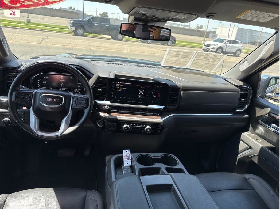 Used 2025 GMC Sierra 1500 SLT AWD/4WD image 11