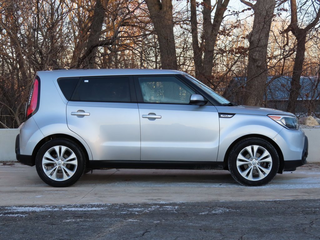 Used 2015 Kia Soul + image 2
