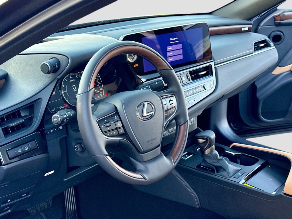 New 2025 Lexus ES 350 350 Luxury AWD image 4