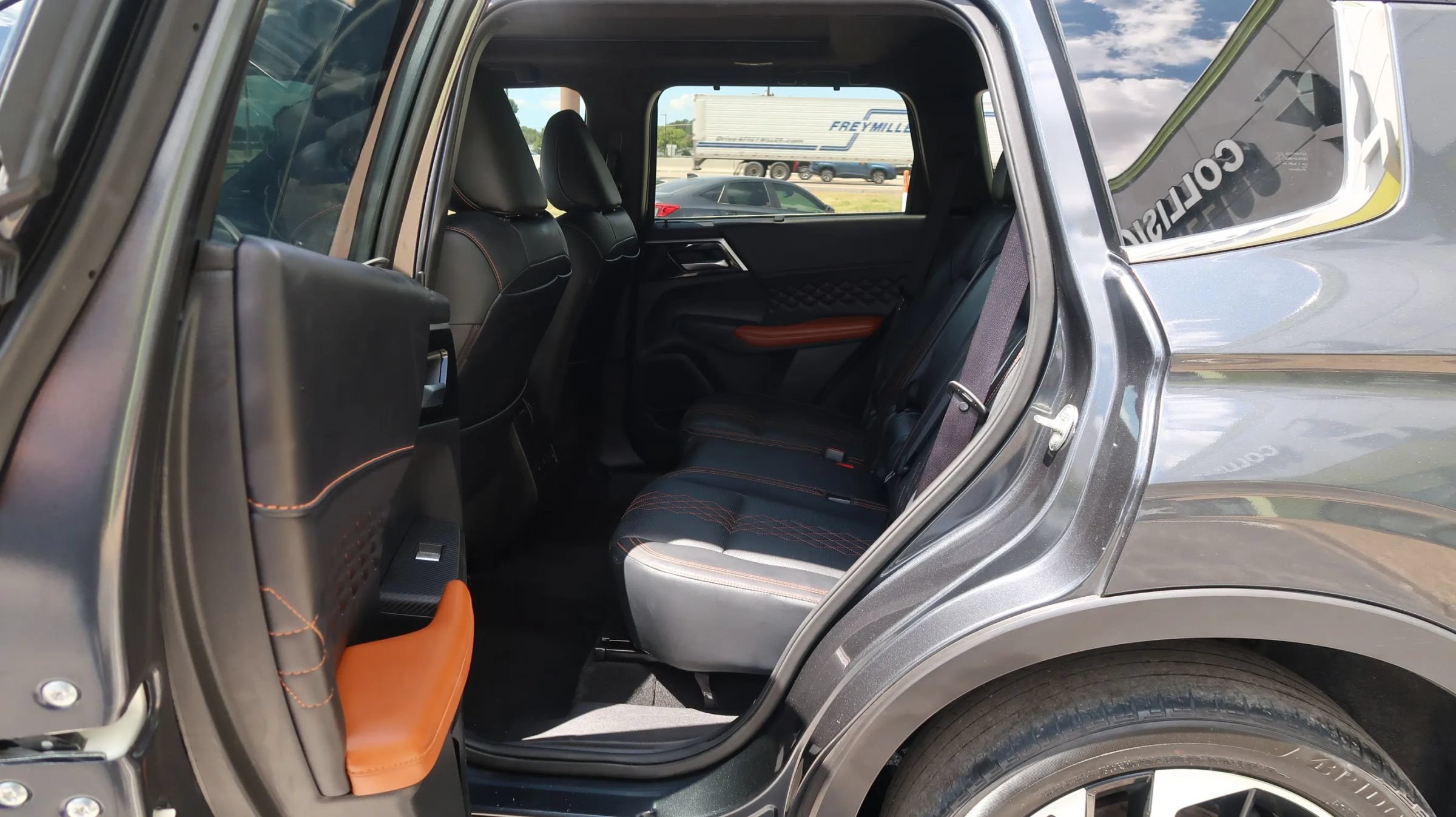 Used 2024 Mitsubishi Outlander SEL AWD/4WD image 19