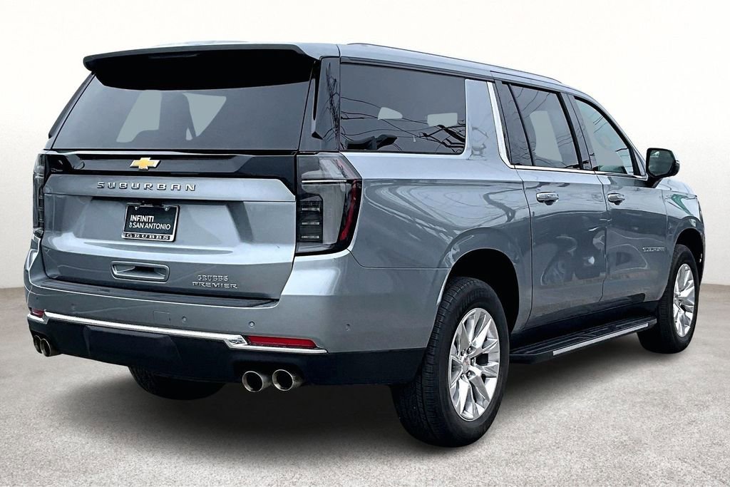 Used 2025 Chevrolet Suburban Premier image 2
