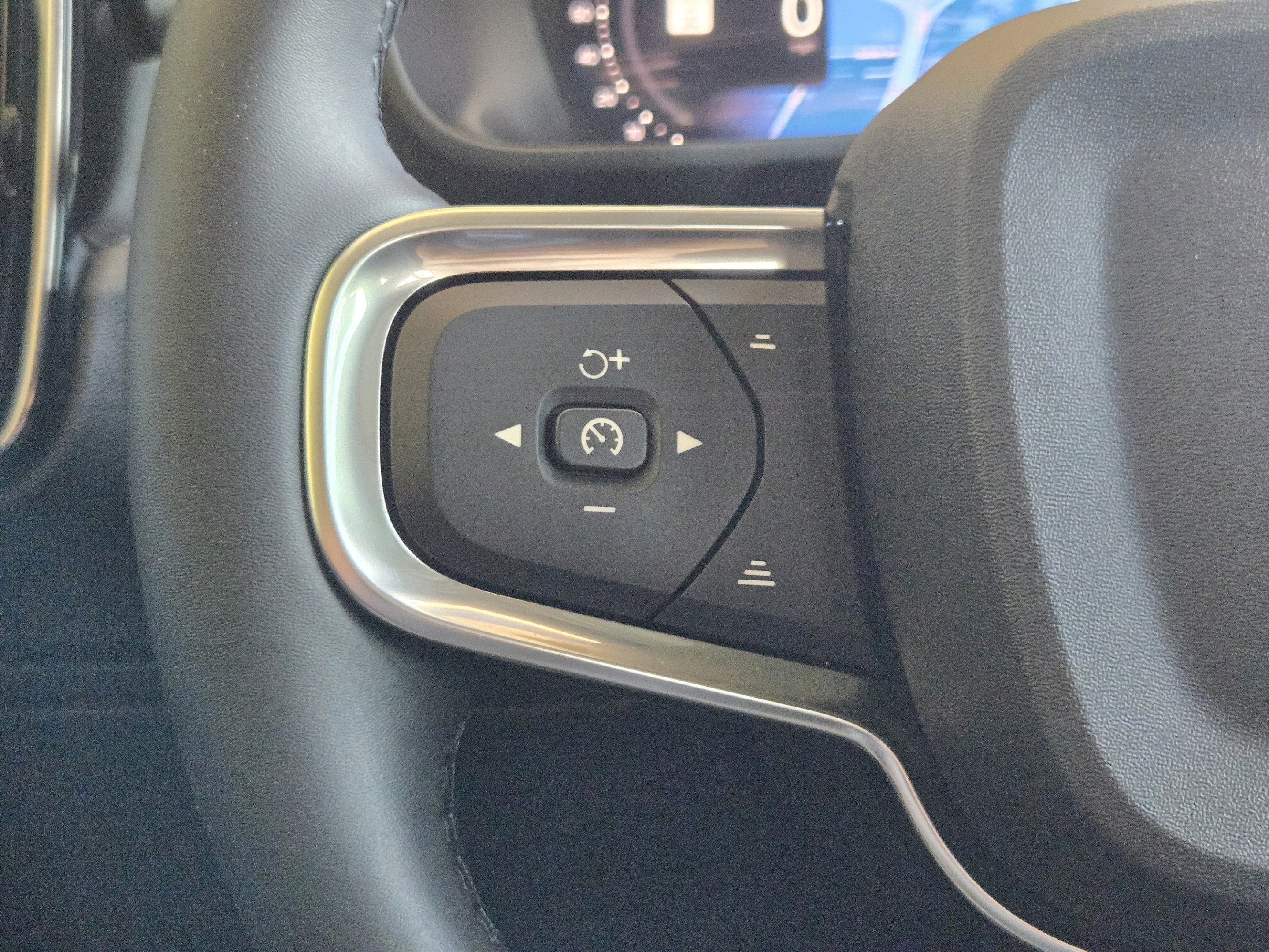 New 2026 Volvo XC40 B5 Core w/ Protection Package Premier AWD/4WD image 25