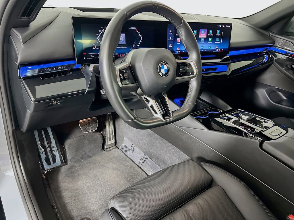 Used 2024 BMW 540i xDrive w/ Premium Package AWD/4WD image 9