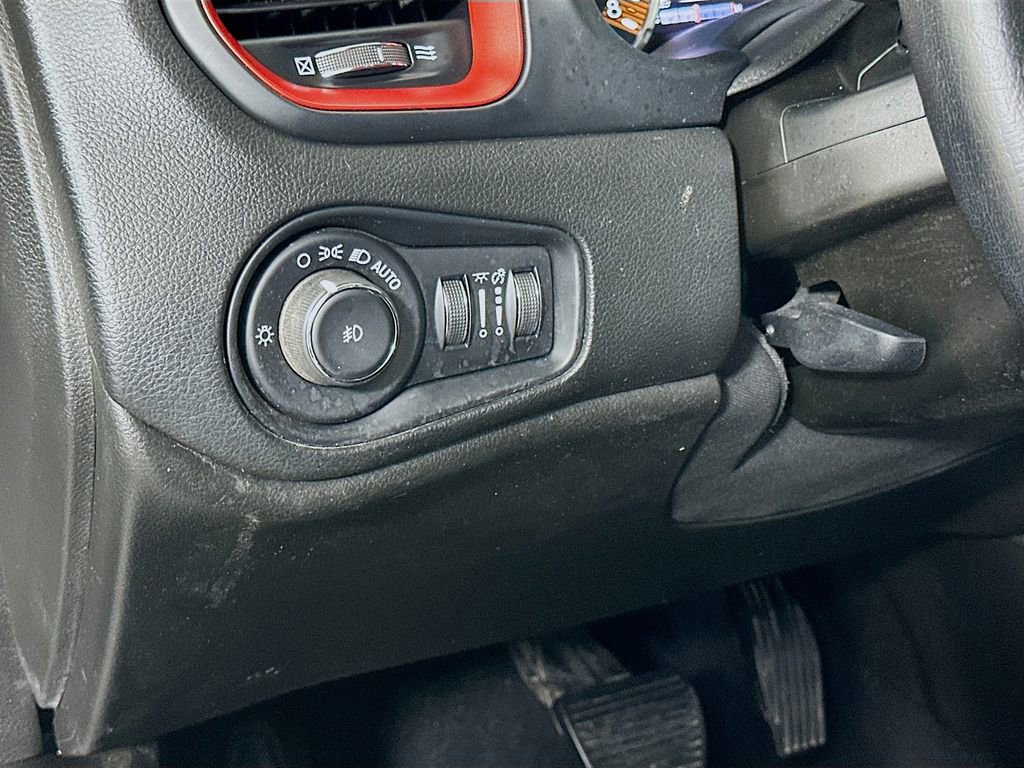 Used 2021 Jeep Renegade Trailhawk w/ Sun & Sound Group AWD/4WD image 10