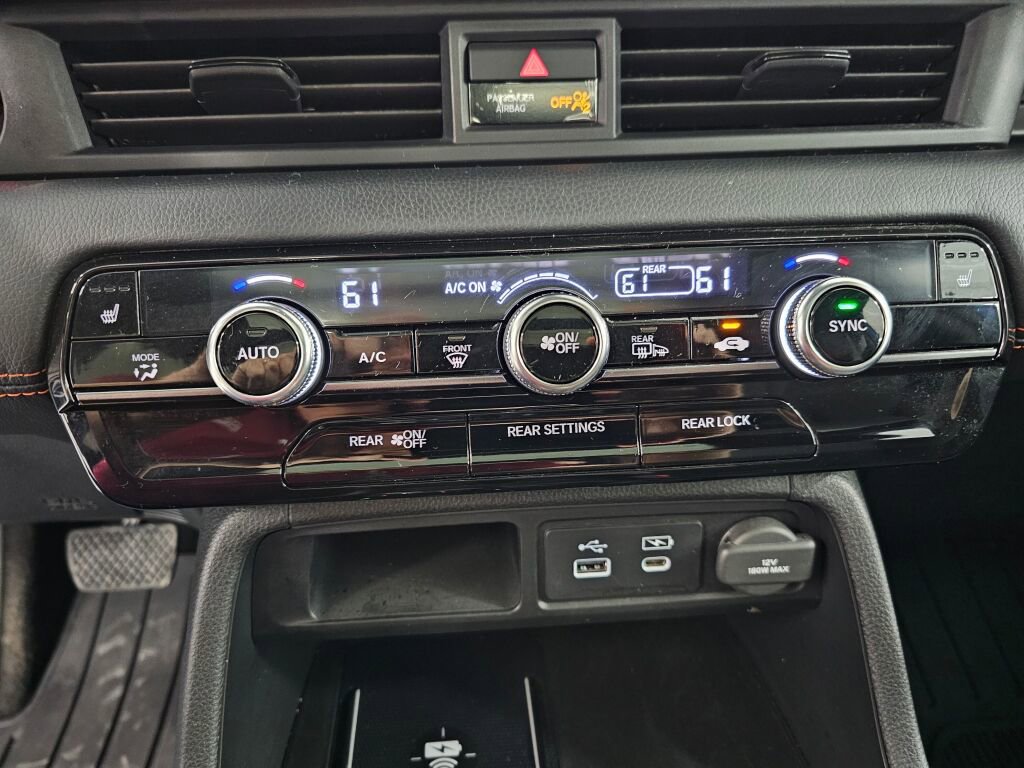 Used 2025 Honda Pilot TrailSport image 28