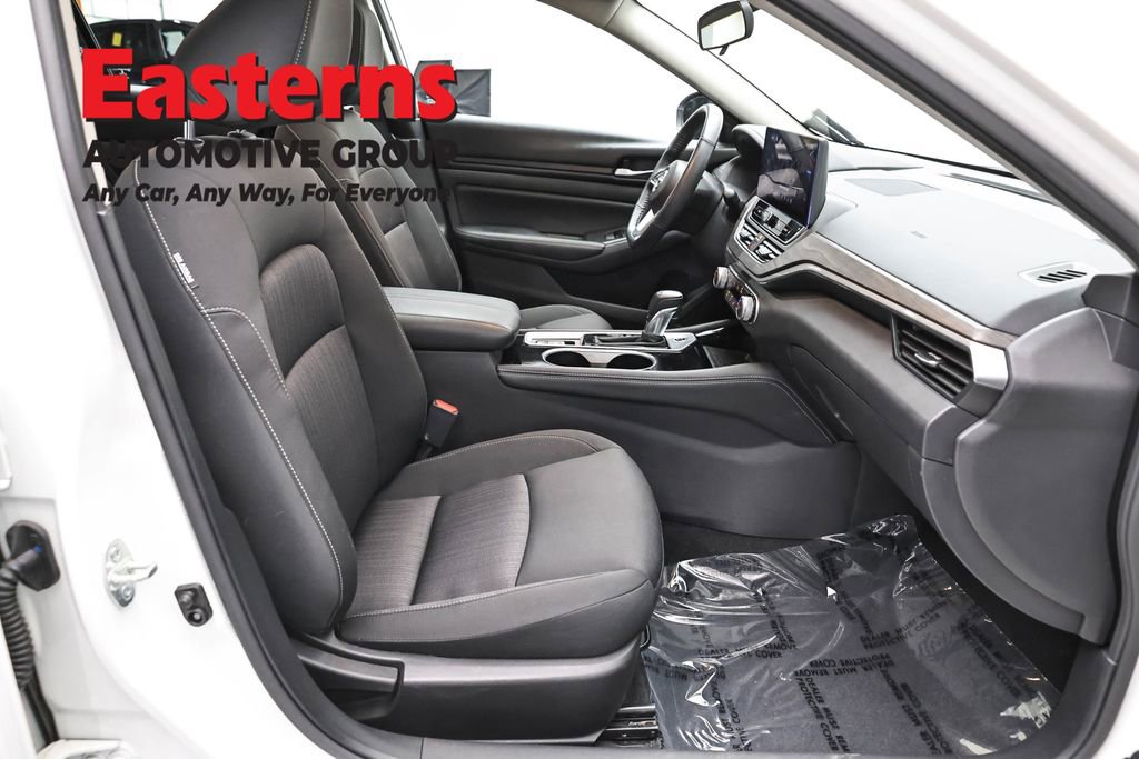 Used 2024 Nissan Altima 2.5 SV w/ SV Premium Package FWD image 24