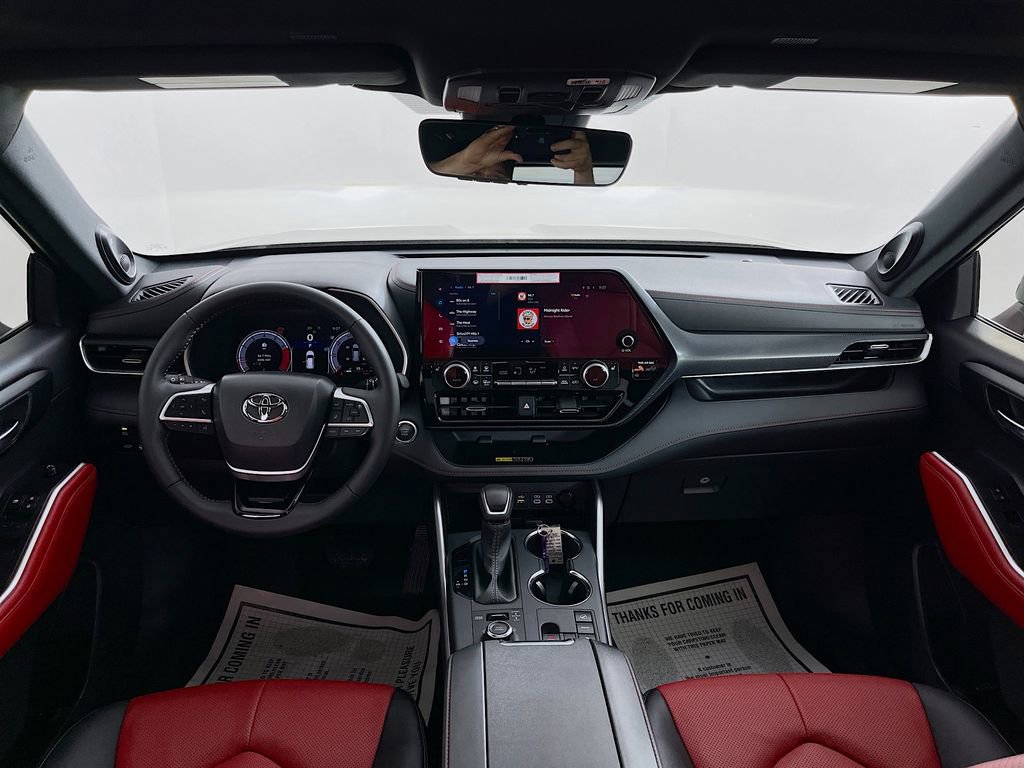 Used 2025 Toyota Highlander Limited AWD/4WD image 12