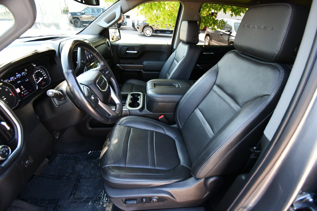 Used 2022 GMC Sierra 1500 Denali w/ Driver Alert Package II AWD/4WD image 16