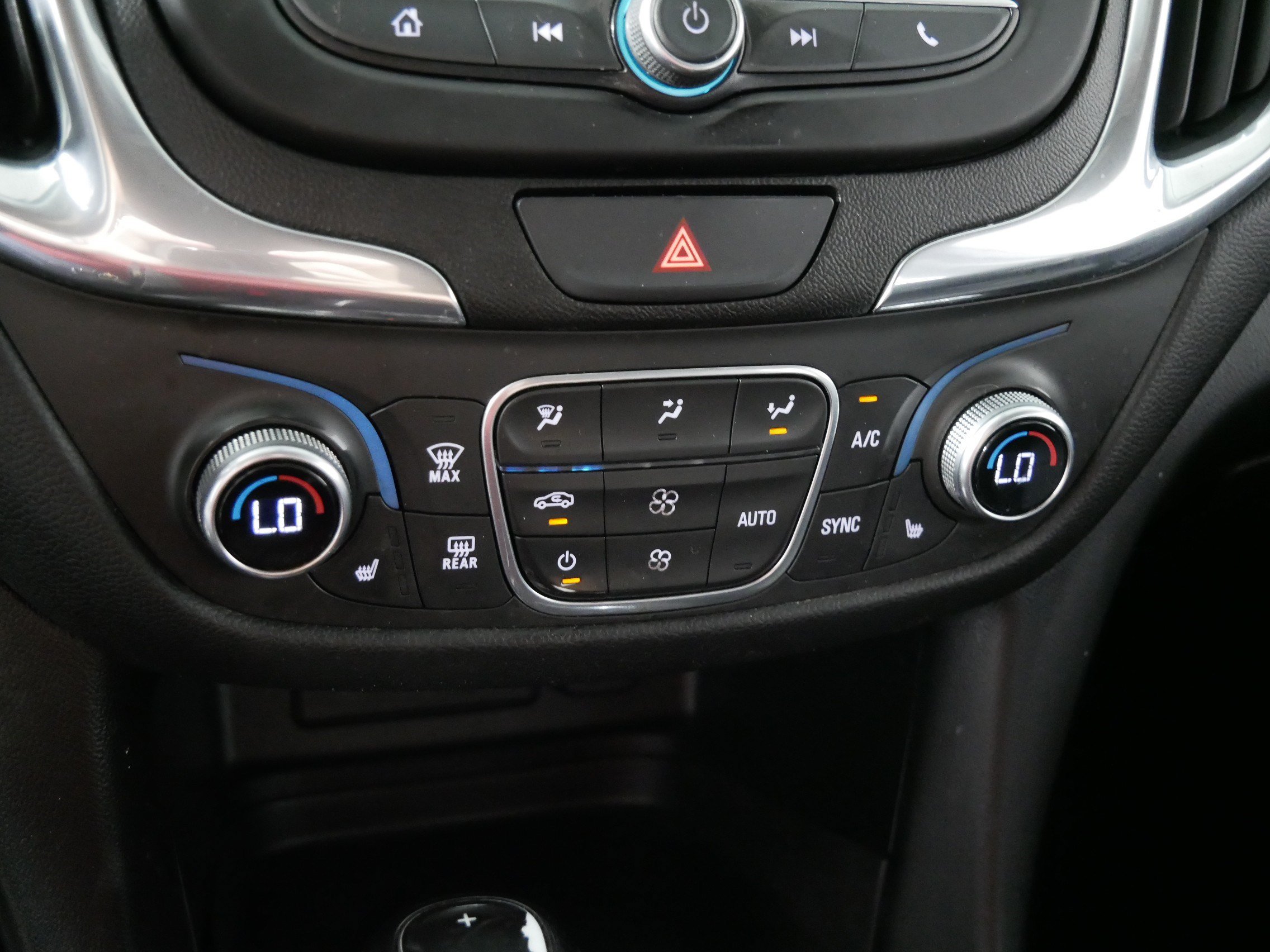 Used 2019 Chevrolet Equinox LT AWD/4WD image 23