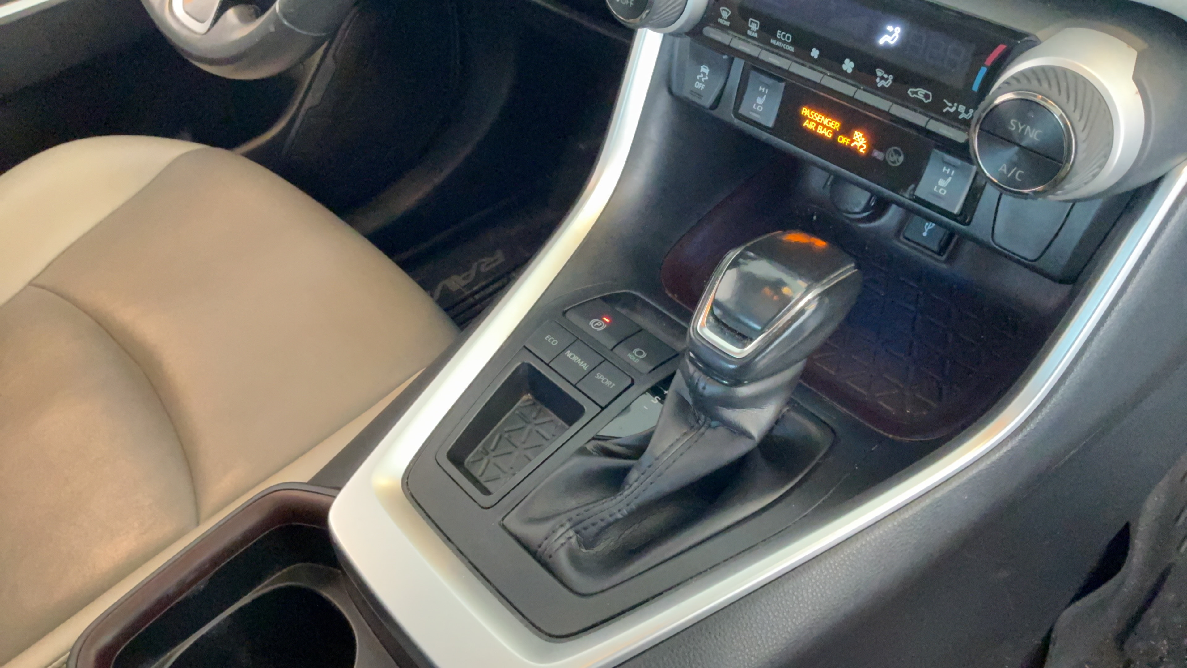 Used 2020 Toyota RAV4 Limited FWD image 49