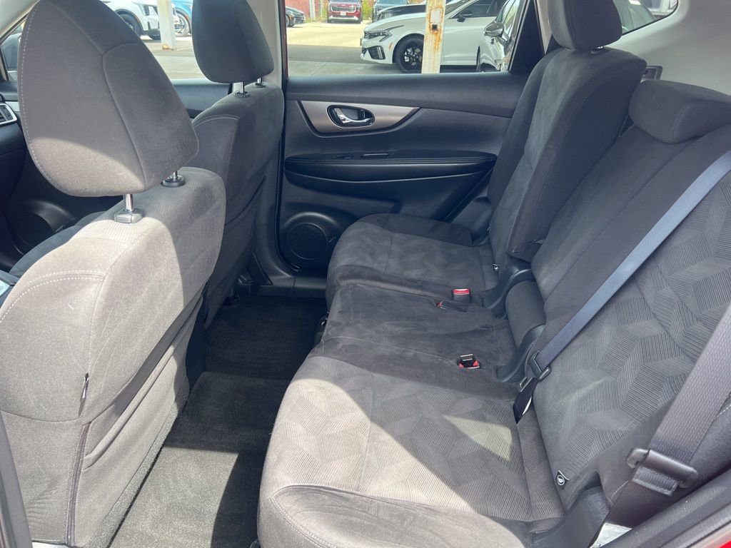 Used 2016 Nissan Rogue SV AWD/4WD image 8