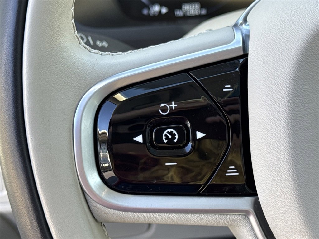 Used 2022 Volvo XC90 T6 Inscription w/ Advanced Package image 27