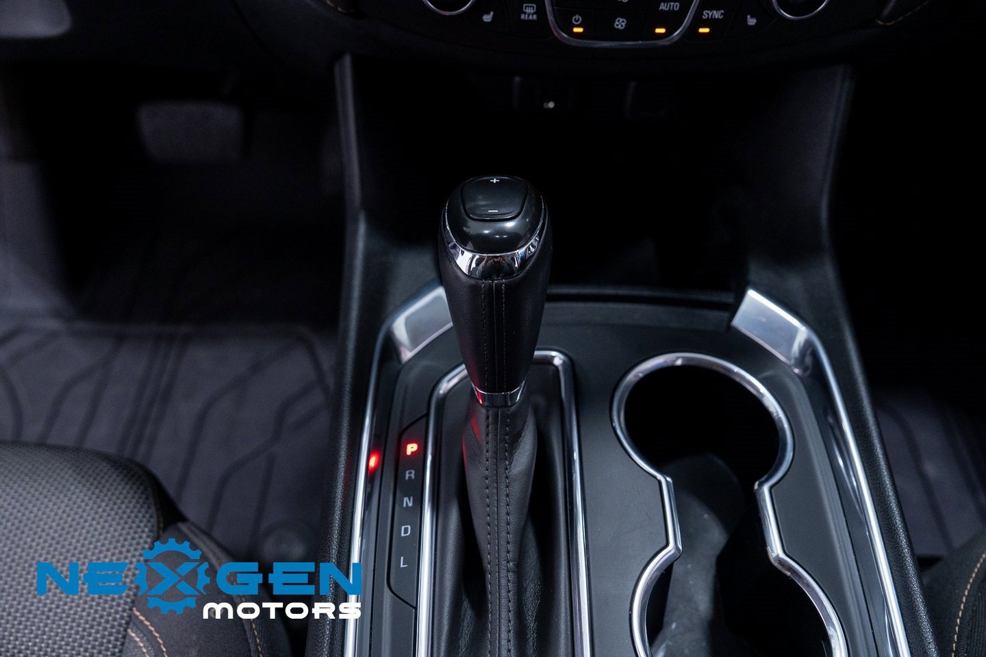 Used 2020 Chevrolet Traverse LT image 16