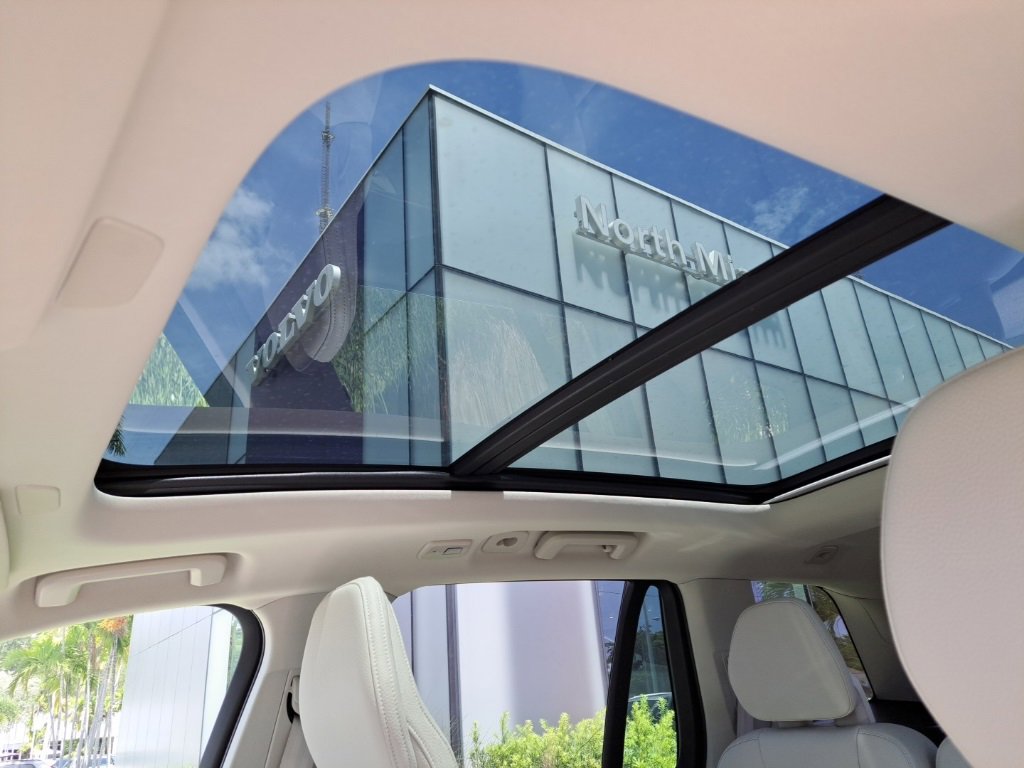 Used 2023 Volvo XC90 B5 Core w/ Protection Package Premier image 6