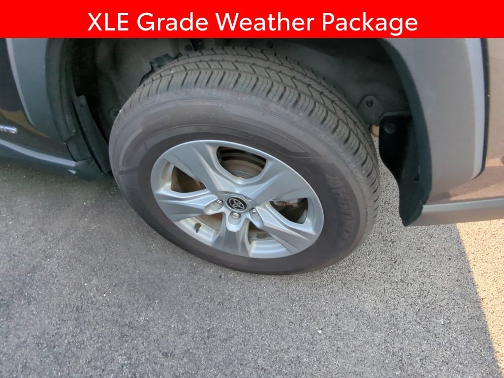 Used 2022 Toyota RAV4 XLE w/ XLE Grade Weather Package AWD/4WD image 5