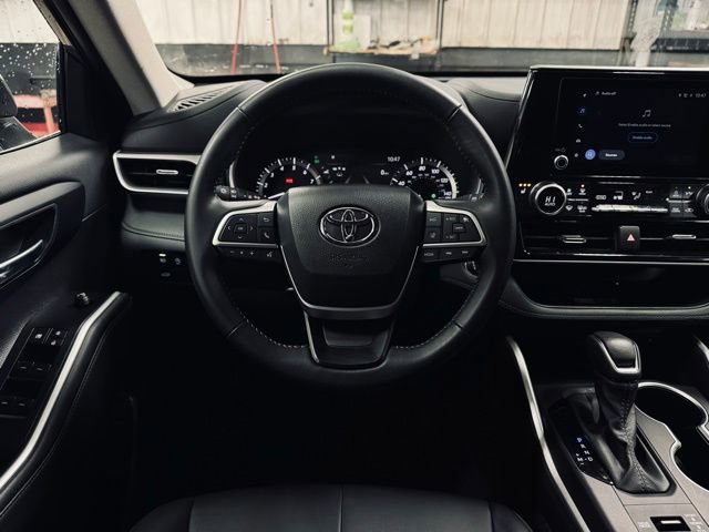 Used 2025 Toyota Highlander XLE image 26