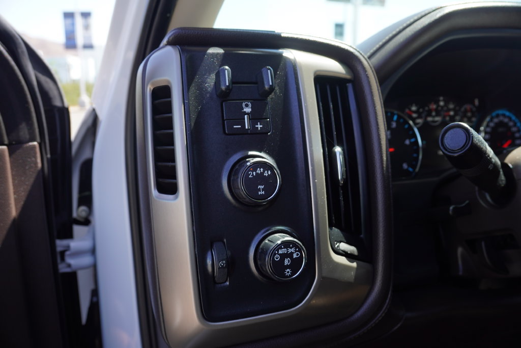 Used 2018 GMC Sierra 2500 Denali w/ Duramax Plus Package AWD/4WD image 20
