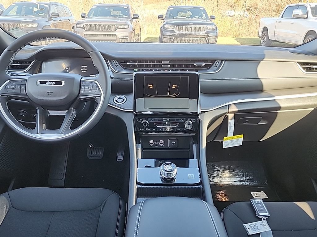 New 2025 Jeep Grand Cherokee Laredo X w/ Luxury Tech Group I AWD/4WD image 22