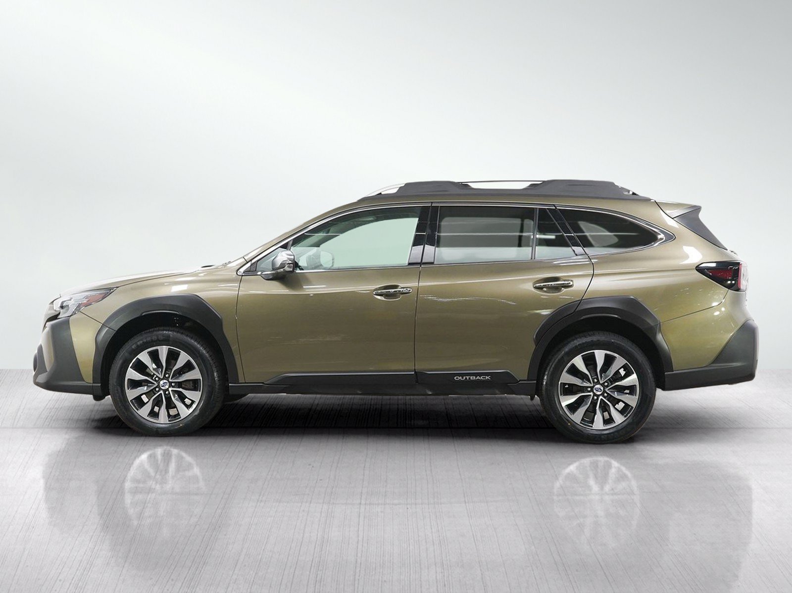 Used 2023 Subaru Outback Touring XT AWD/4WD image 2