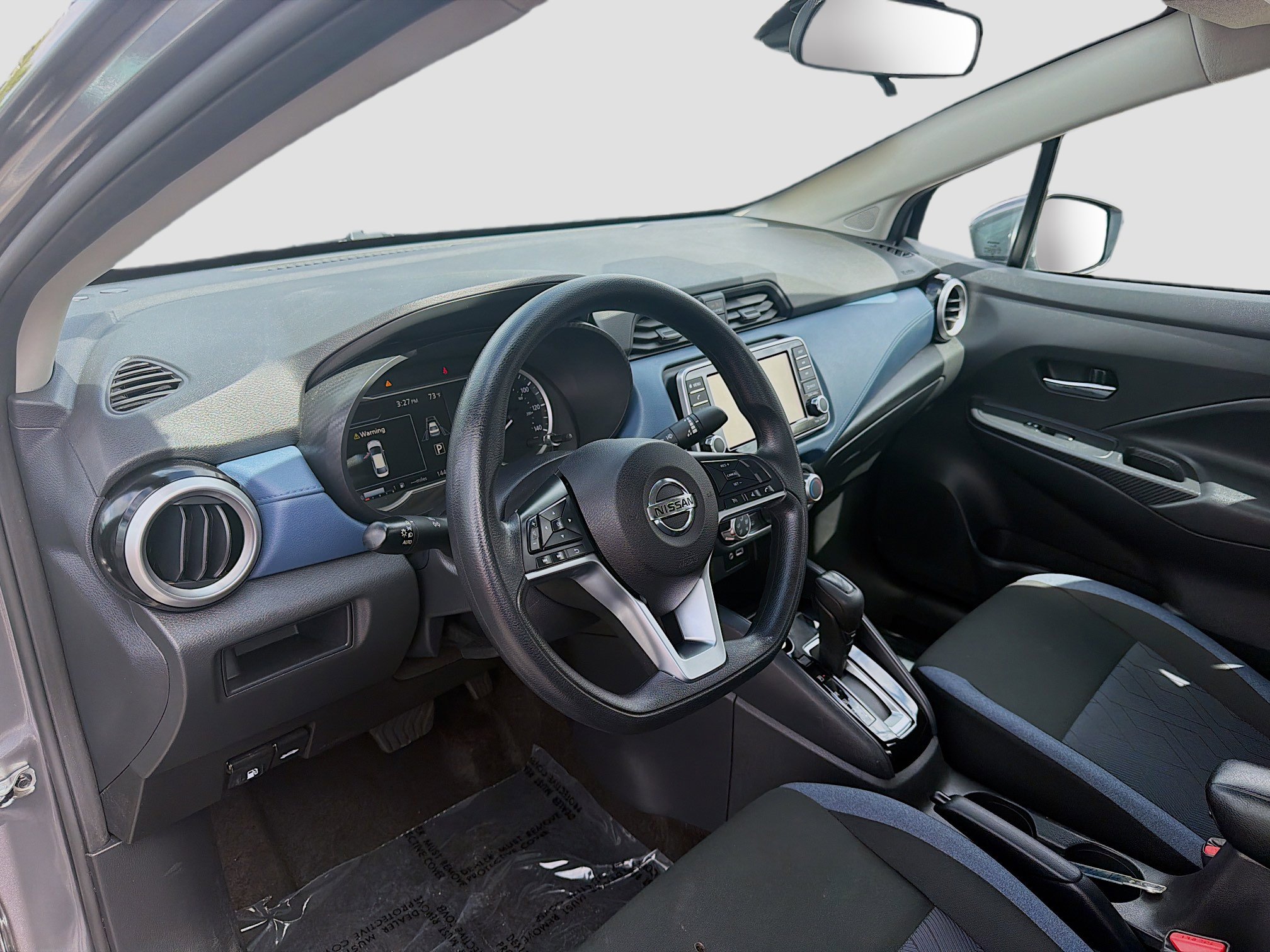 Used 2025 Nissan Versa SV image 9