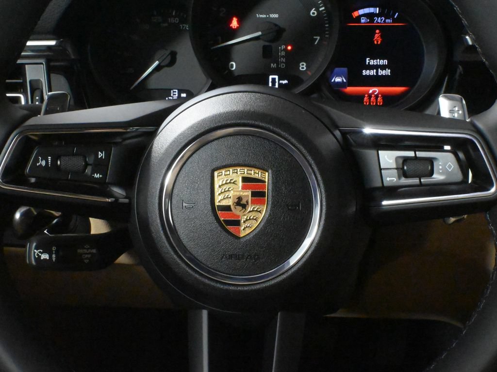Used 2025 Porsche Macan AWD/4WD image 19