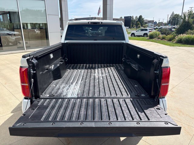 Used 2025 Toyota Tacoma TRD Sport AWD/4WD image 31