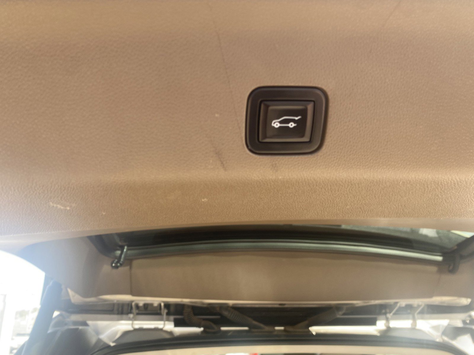 Used 2022 GMC Yukon XL Denali RWD image 25
