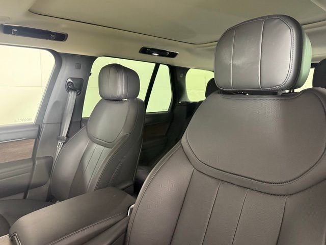 Used 2025 Land Rover Range Rover SE image 16