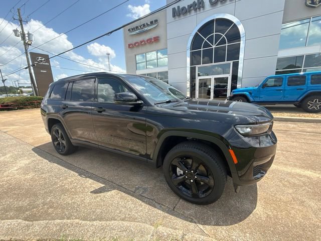 Used 2025 Jeep Grand Cherokee L Limited w/ Black Appearance Package AWD/4WD image 2