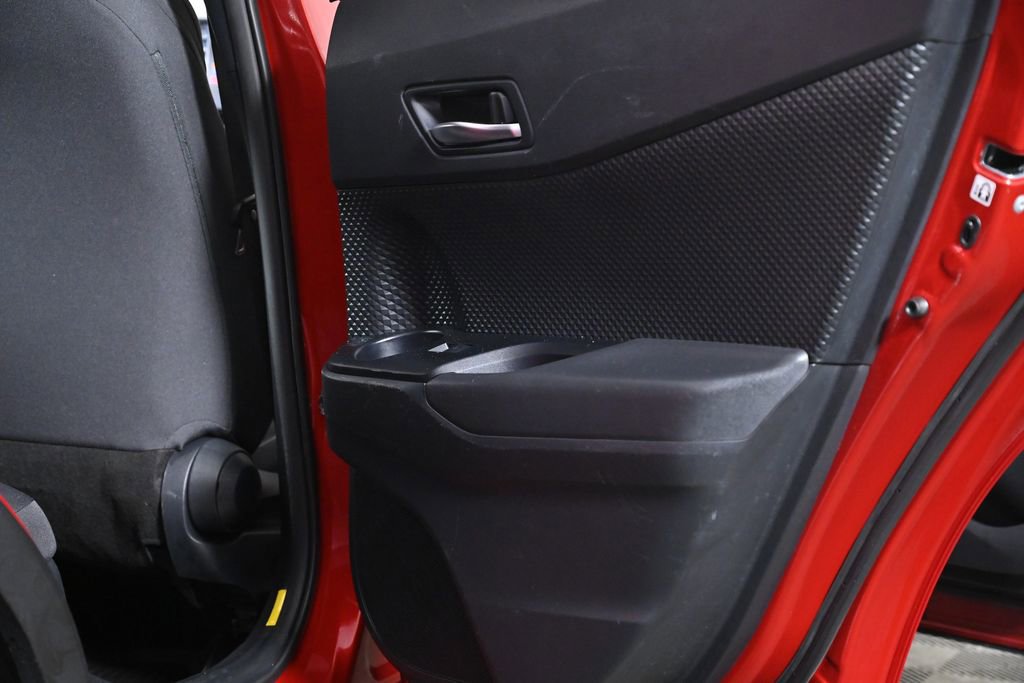 Used 2020 Toyota C-HR LE image 31