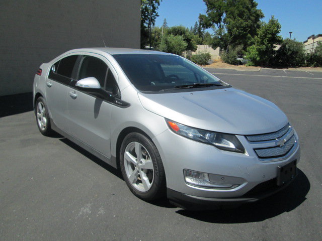 Used 2014 Chevrolet Volt Premium w/ Premium Trim Package FWD image 2