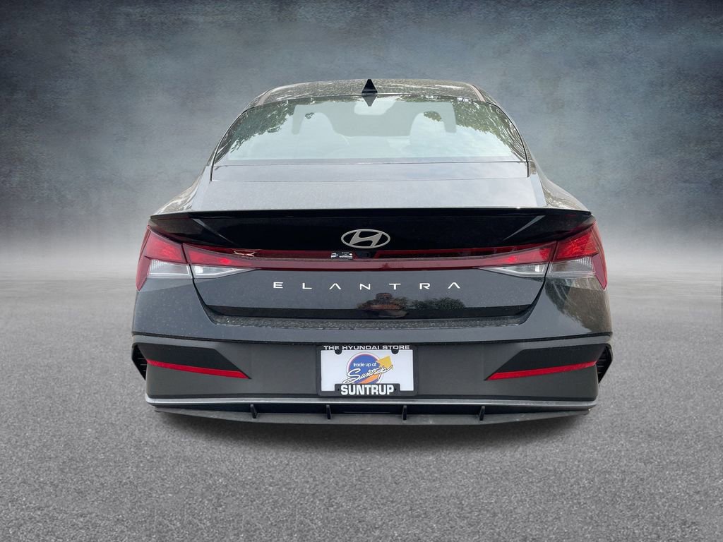 Used 2025 Hyundai Elantra Sport image 30