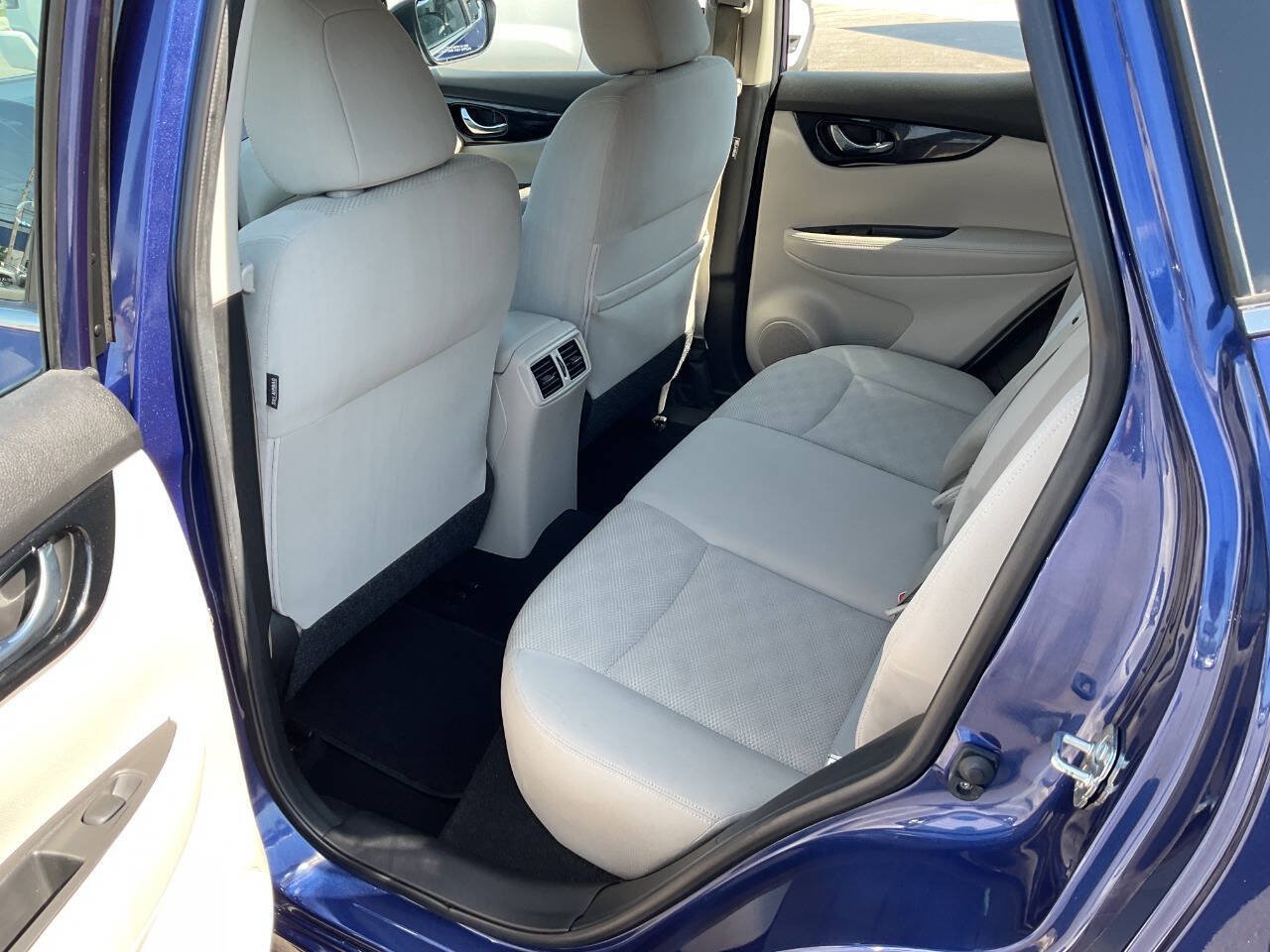 Used 2019 Nissan Rogue Sport SV FWD image 27