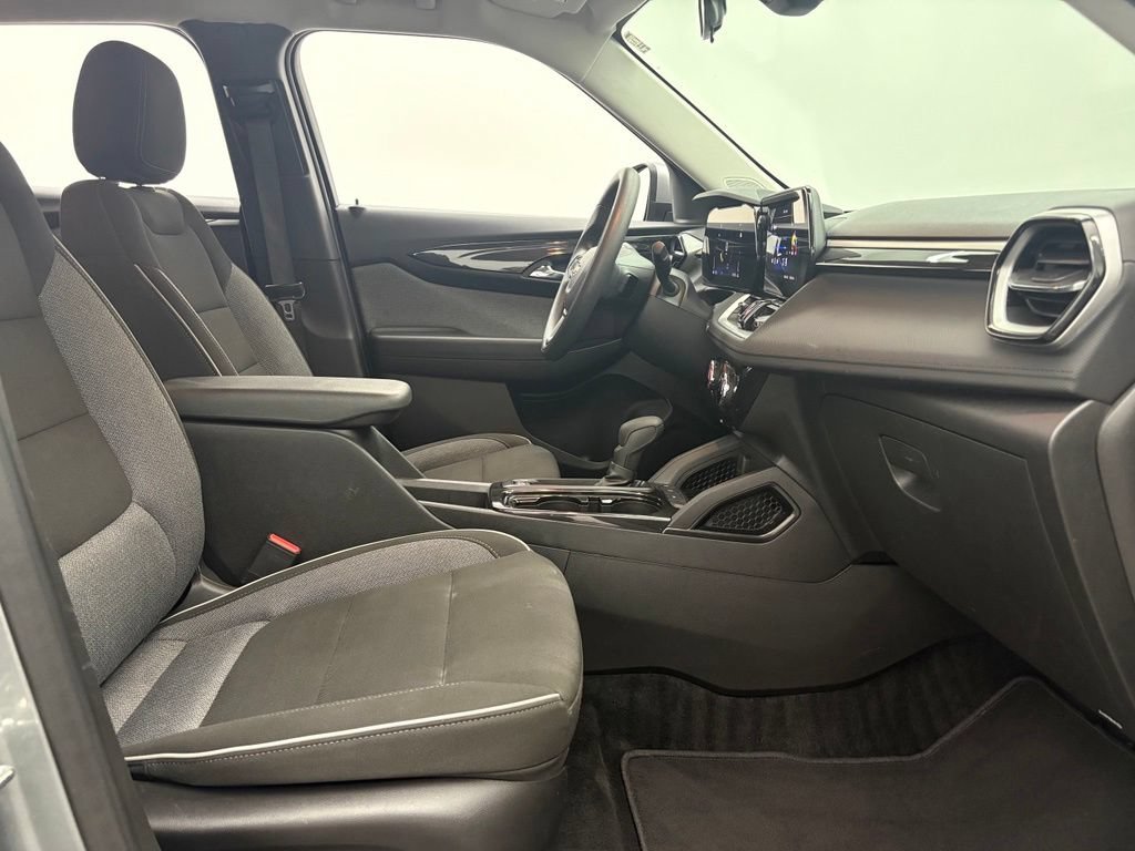 Used 2025 Chevrolet TrailBlazer LT FWD image 26