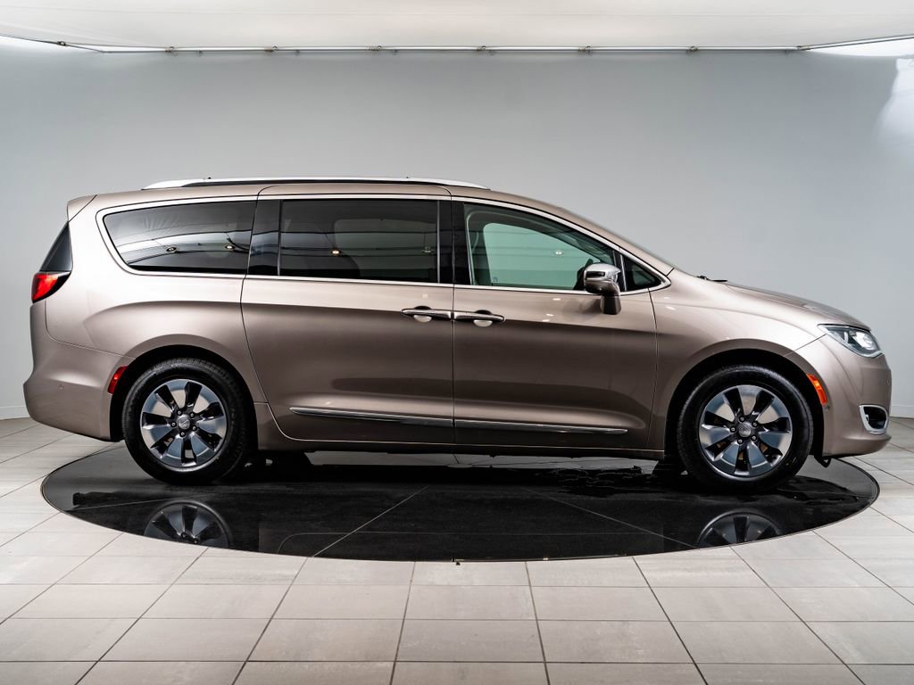 Used 2018 Chrysler Pacifica Limited w/ Advanced Safetytec Group FWD image 11