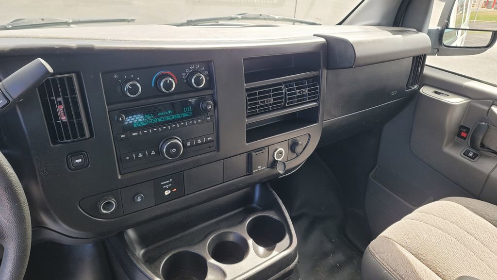 Used 2017 GMC Savana 2500 image 21