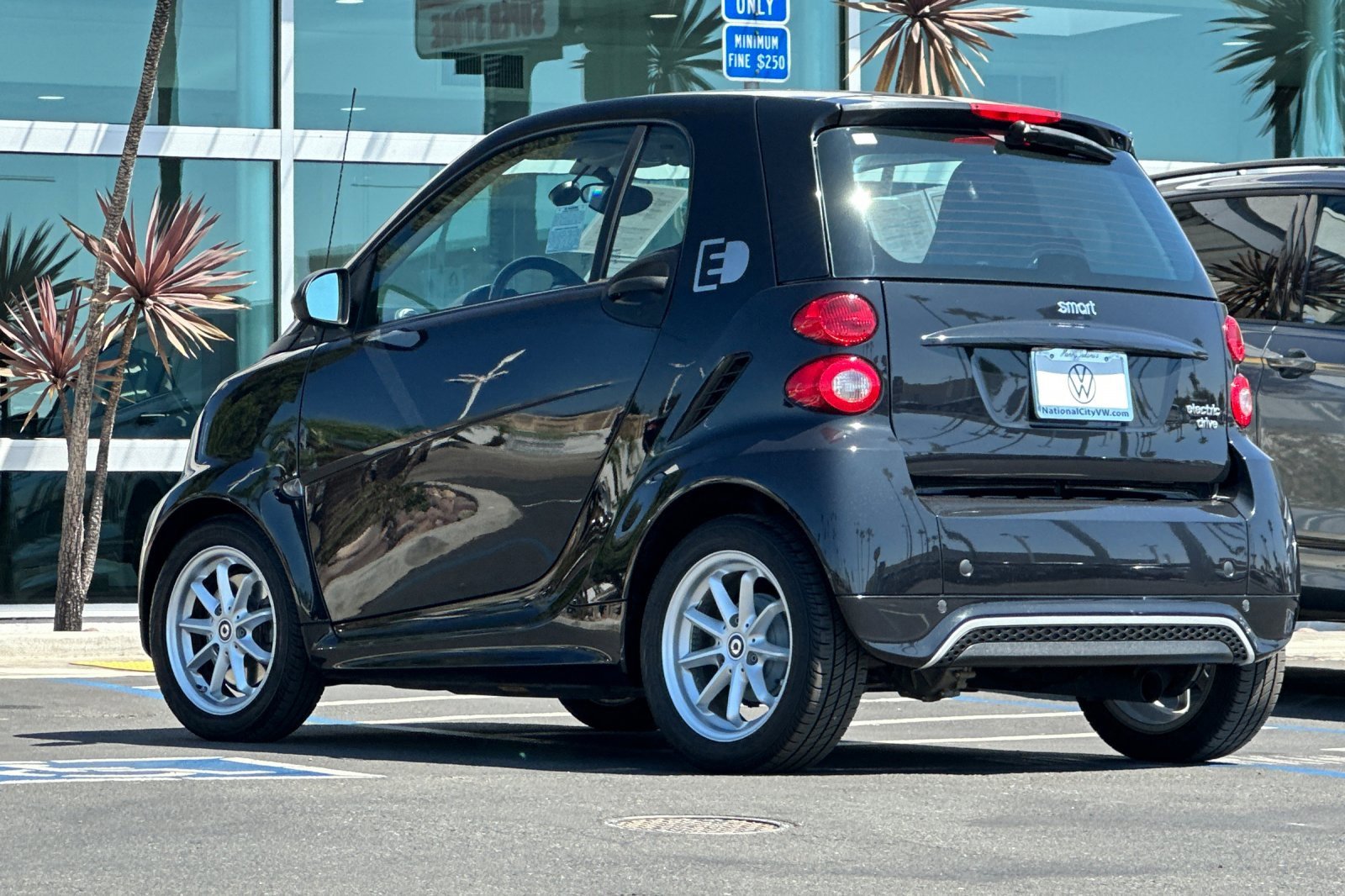 Used 2016 smart fortwo passion image 6