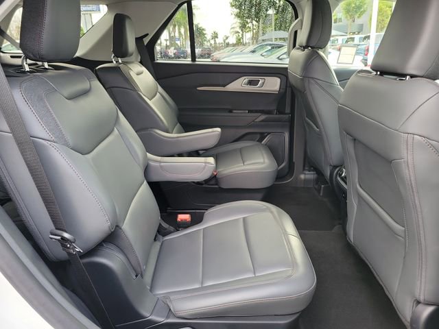 Used 2025 Ford Explorer Active w/ Active Comfort Package RWD image 17