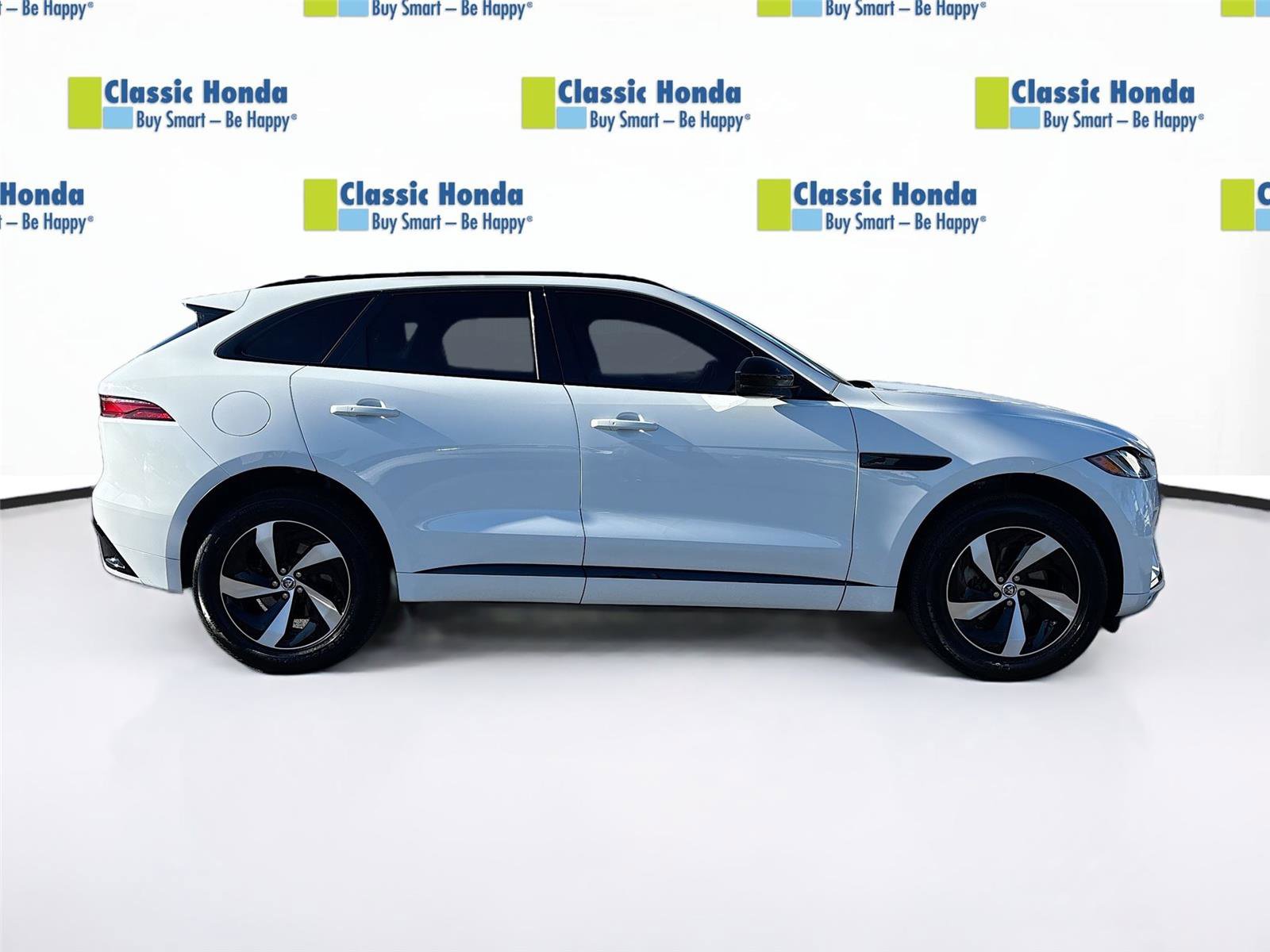 Used 2024 Jaguar F-PACE R-Dynamic S image 9