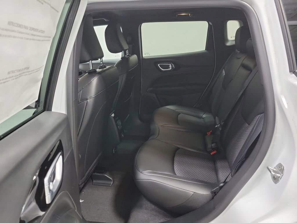 New 2026 Jeep Compass Latitude image 8