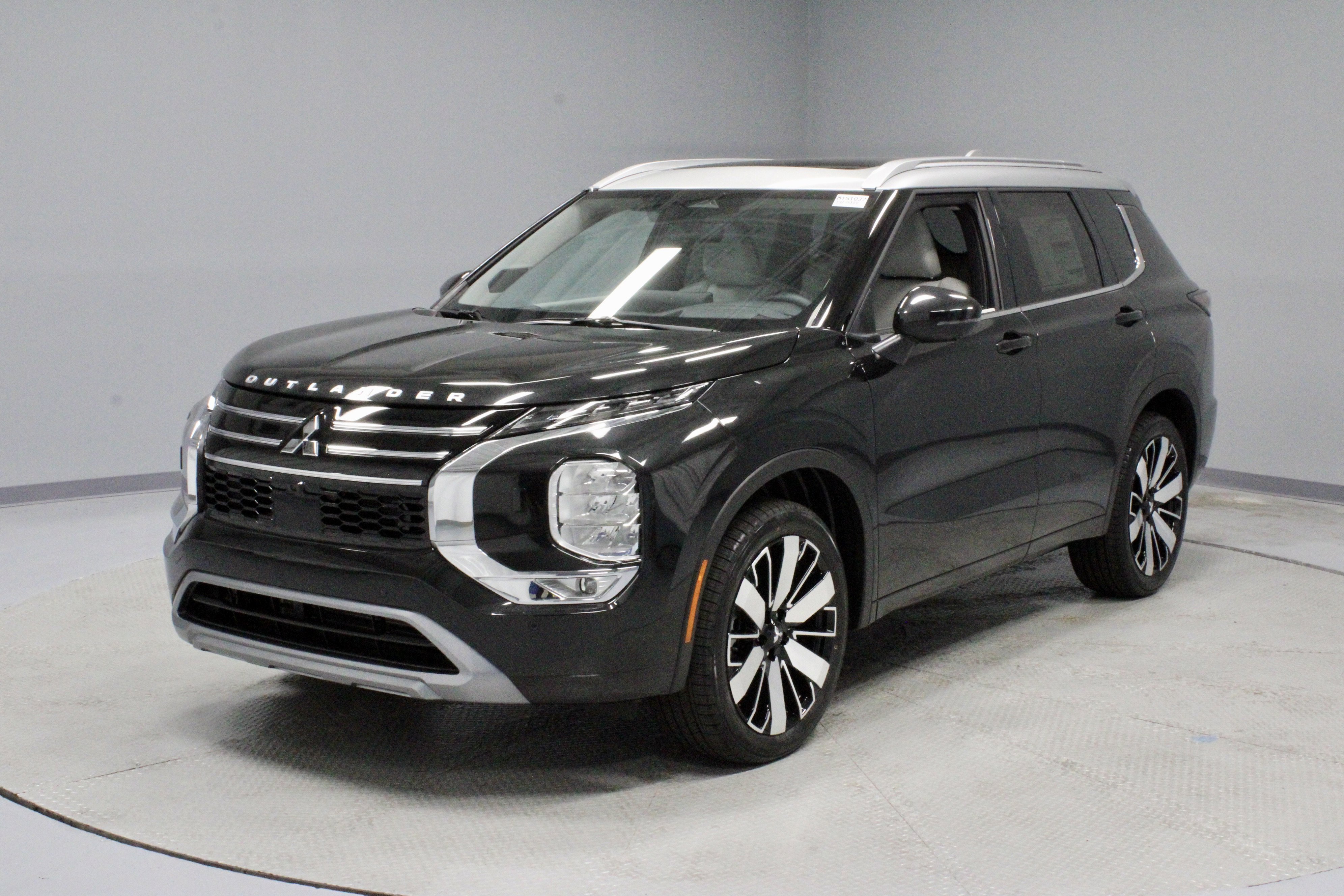 New 2025 Mitsubishi Outlander AWD image 4