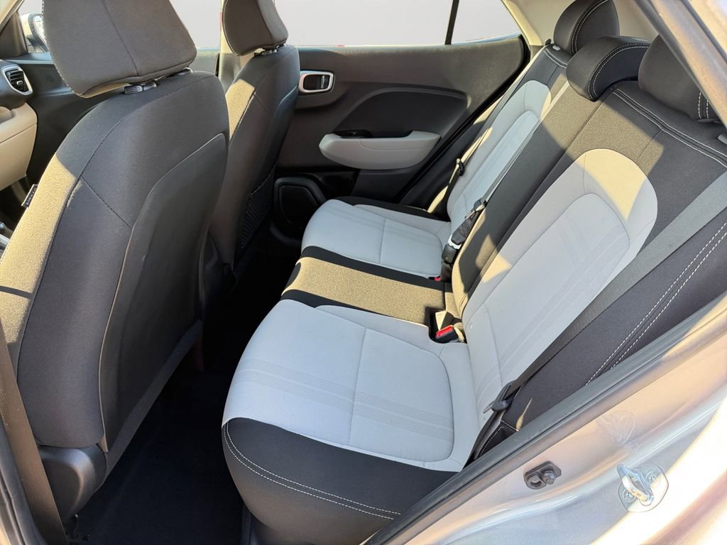 Used 2023 Hyundai Venue SEL image 15