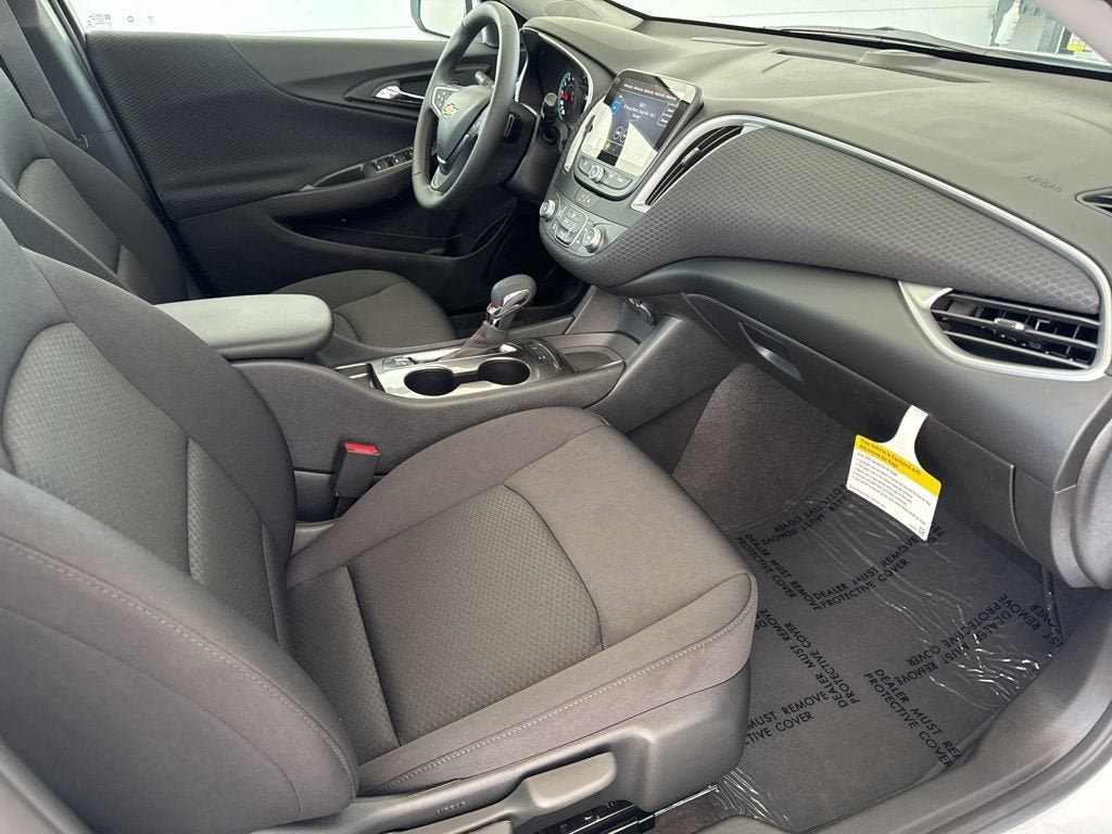 New 2025 Chevrolet Malibu RS FWD image 31